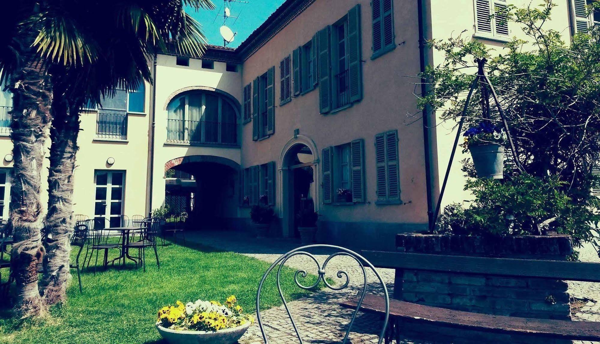 La Regibussa - Hotel Ristorante Asti Extérieur photo